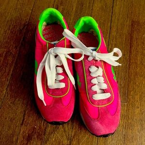 Kangaroos  NEW Hot Pink Sneakers 
Women's Size 6.5 with Pocket